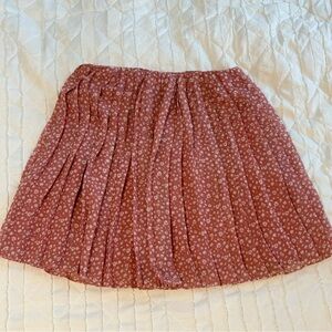 Hollister pleated ultra high rise skirt 
Size small